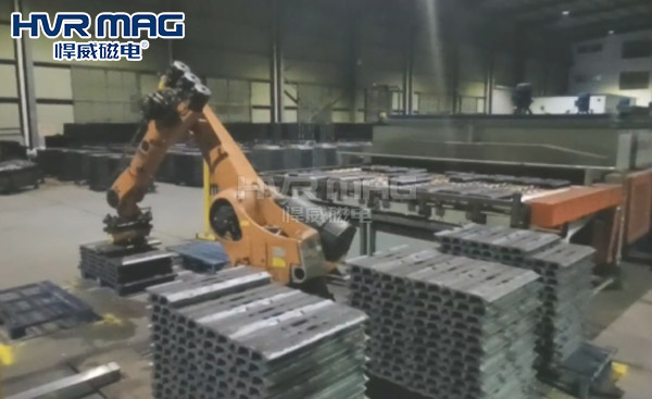 下料碼垛履帶板用電磁鐵還是電永磁鐵？