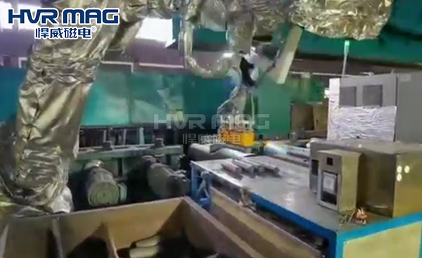 600℃高溫下，悍威電永磁鐵配合智能機(jī)器人搬運(yùn)圓棒