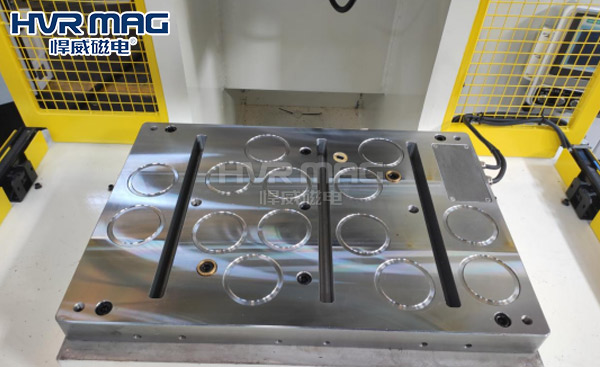 為什么小型立式注塑機(jī)需要快速換模系統(tǒng)？